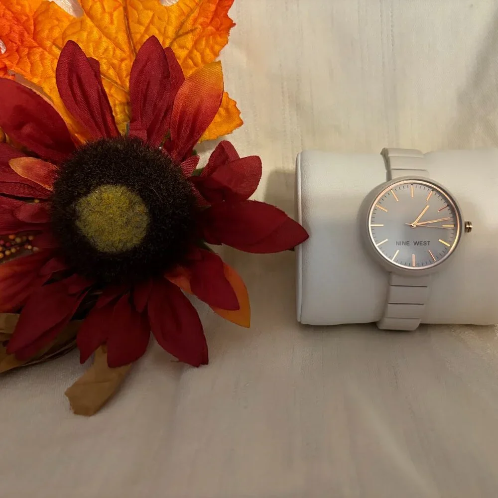 Beautiful Nine West Pink watch - Picture 4 of 5